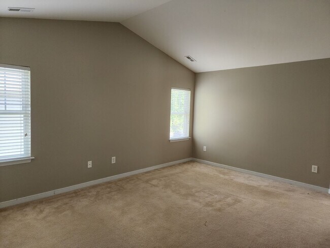 Building Photo - Beautiful Spacious Home in Huntington Place!