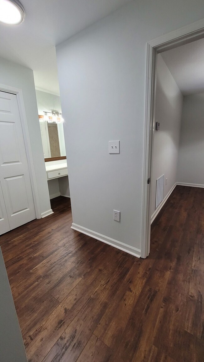 Building Photo - 2 bedroom 2 bath Condo in Lenox Heights, o...