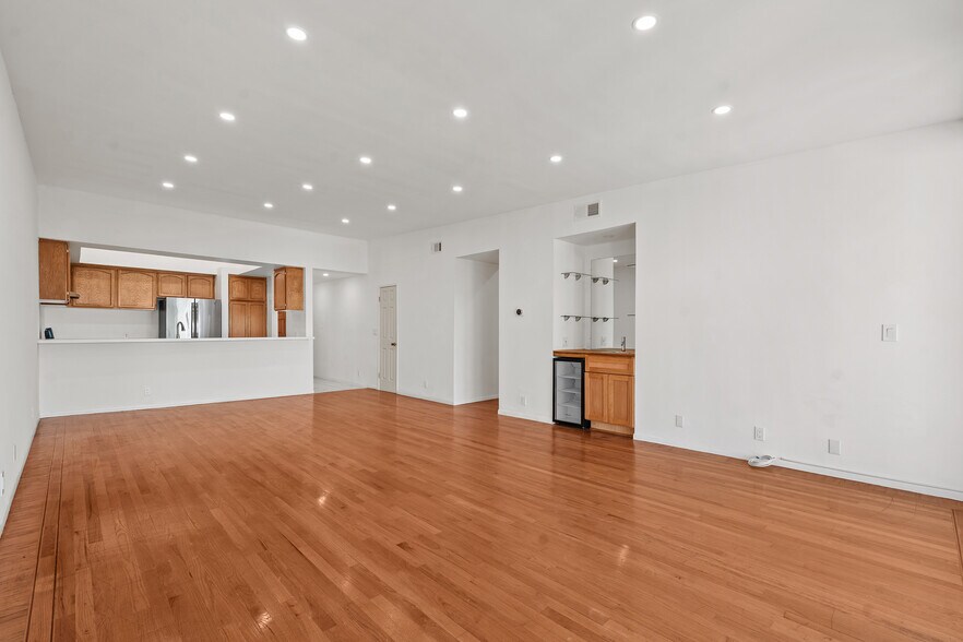 Building Photo - 1559 Winona Blvd