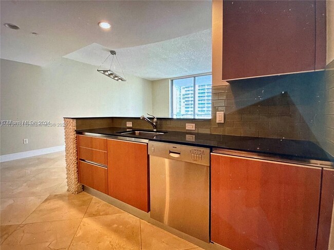Building Photo - 1060 Brickell Ave