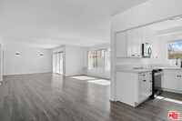 Building Photo - 621 San Vicente Blvd