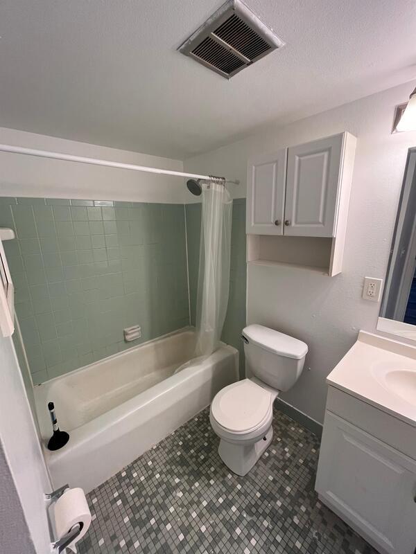 Building Photo - 134 E Johnson St