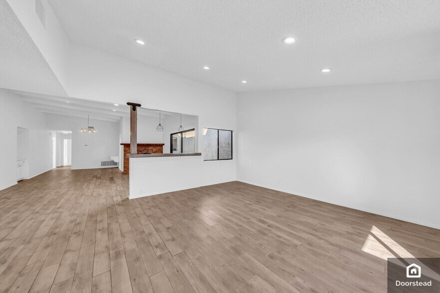 Building Photo - 7239 Balboa Blvd