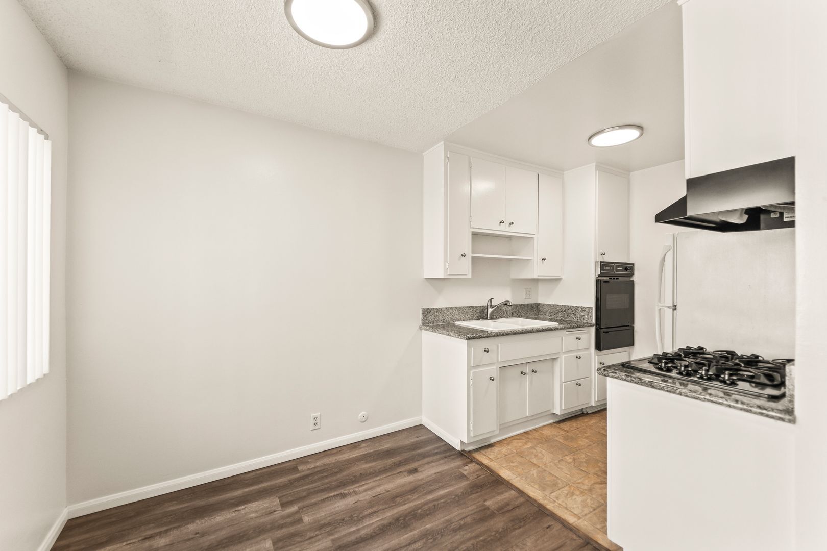 Building Photo - 714 W Knoll Dr