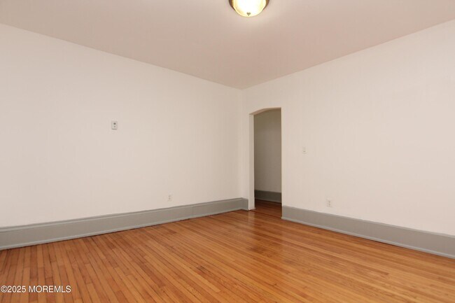 Building Photo - 142 Morris Ave