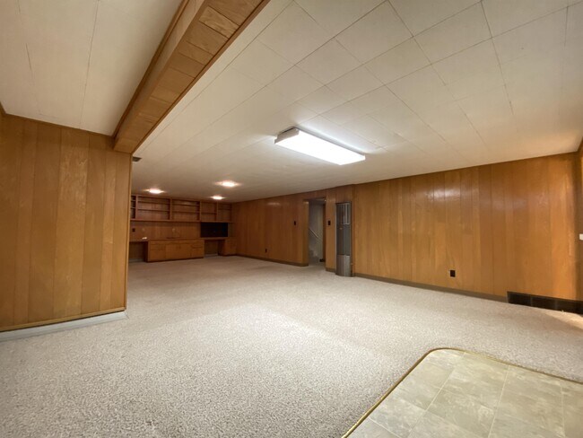 Building Photo - 2215 15th Ave NW