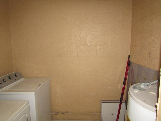 Building Photo - 10049 Lake Oak Cir