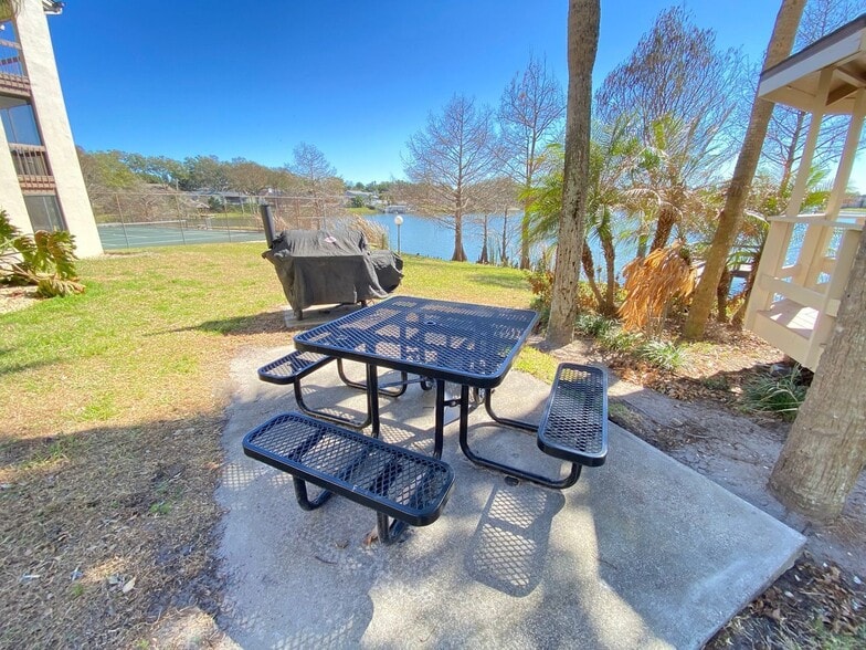 Building Photo - 584 Orange Dr