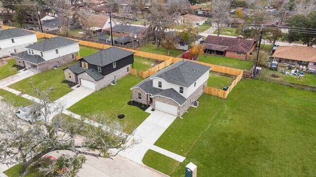 Building Photo - 401 Magnolia Ln