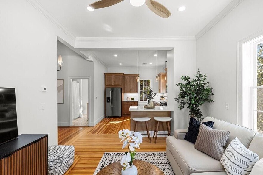 Building Photo - 508 Charles St