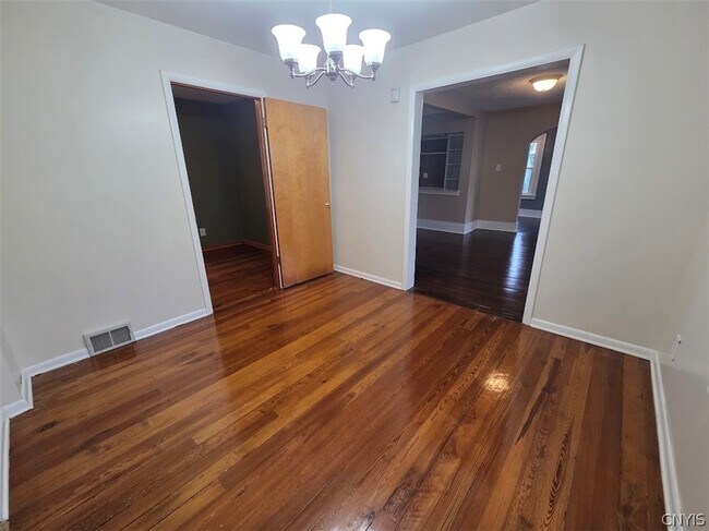 Building Photo - 337 Marlborough Rd