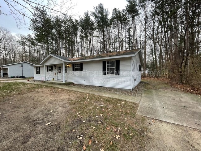 Building Photo - 16548 Taft Rd
