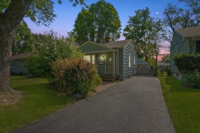 Building Photo - Charming Ranch-Style Home with New Windows...