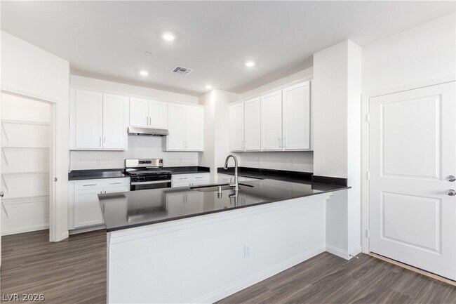 Building Photo - 2685 Abrantes Pl