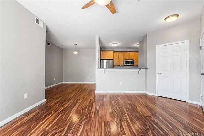 Building Photo - Spacious 2BR Condo convenient to DTC, Auro...