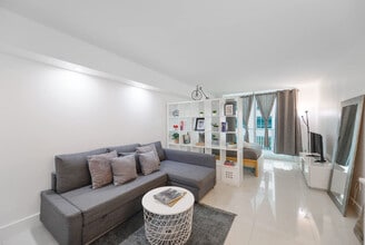 Building Photo - 1 SE 12th St