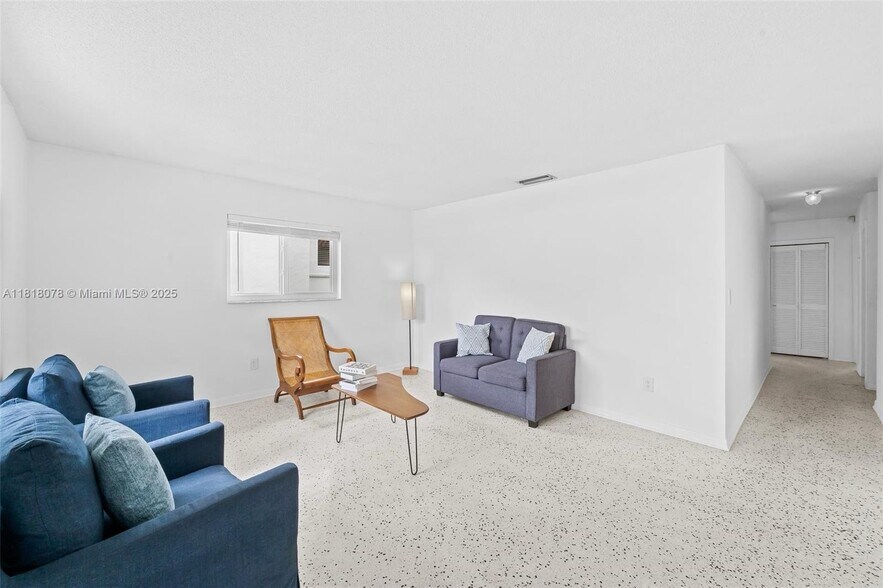 Building Photo - 5840 SW 42nd Ter