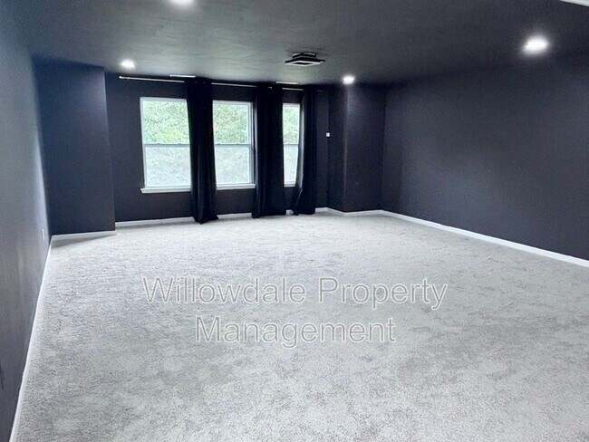 Building Photo - 1020 Garrow Dr