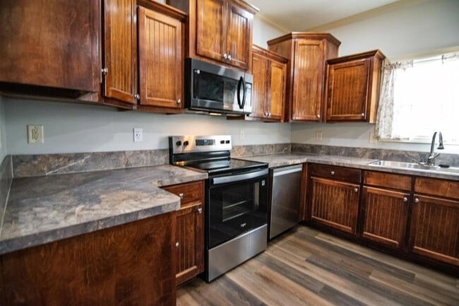 Building Photo - 1907 Westminster Dr