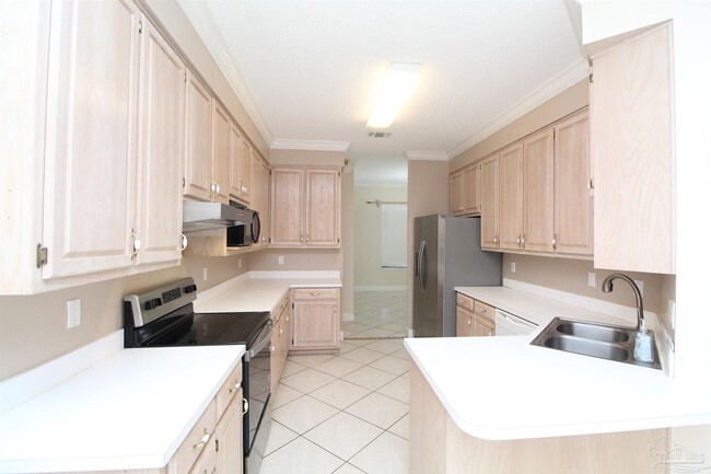 Building Photo - 2563 2nd Ct