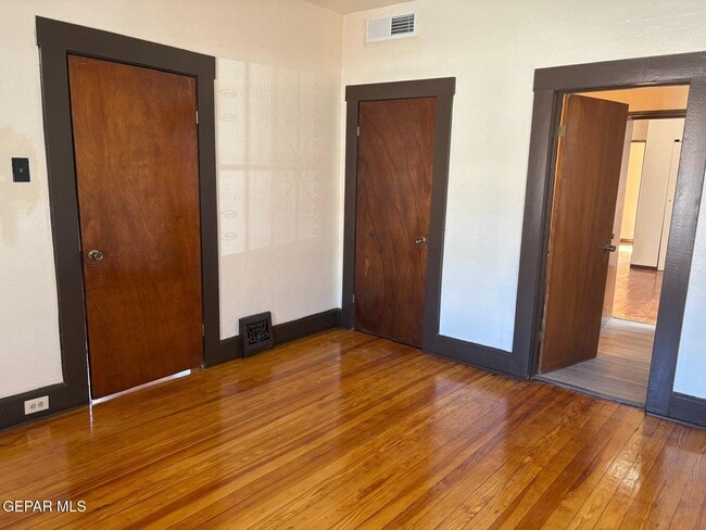 Building Photo - 3418 Pershing Dr