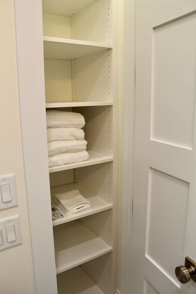 Building Photo - Fully Furnished 3 Bedroom, 3.5 Bath Home with Stunning Intracoastal Views