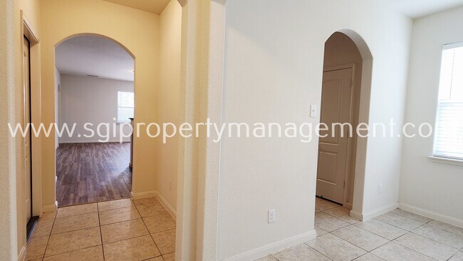 Building Photo - 333 Cedar Crk Dr