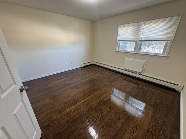 Building Photo - 89 McAdoo Ave