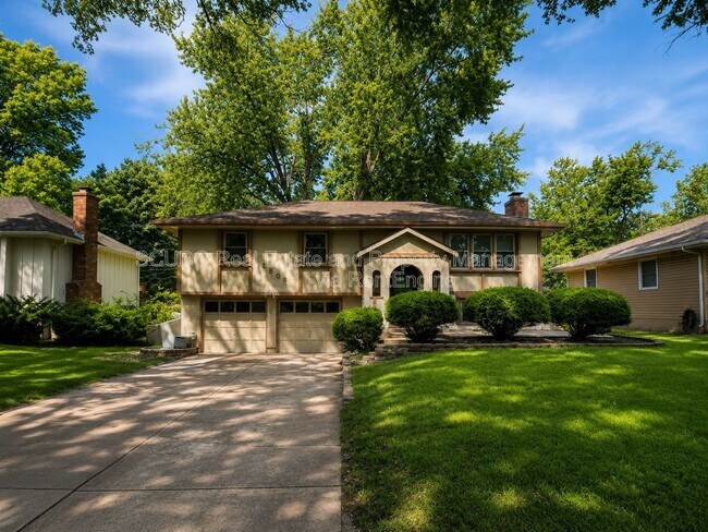 Building Photo - 8806 Crescent Ave