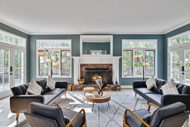 Building Photo - 321 Museum Village Rd