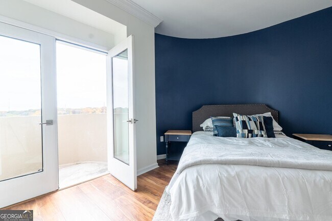 Building Photo - 2161 Peachtree Rd NE