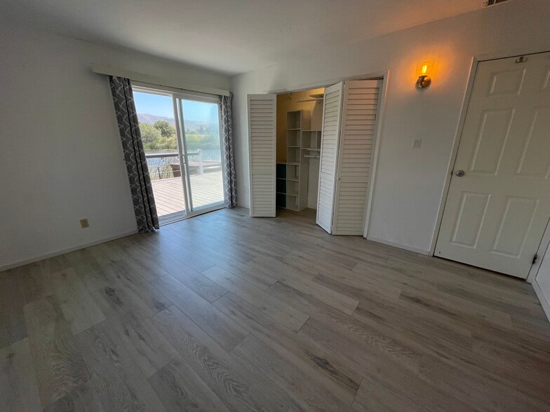 Bedroom on the deck/lake/jacuzzi - 1534 Oceanaire Dr