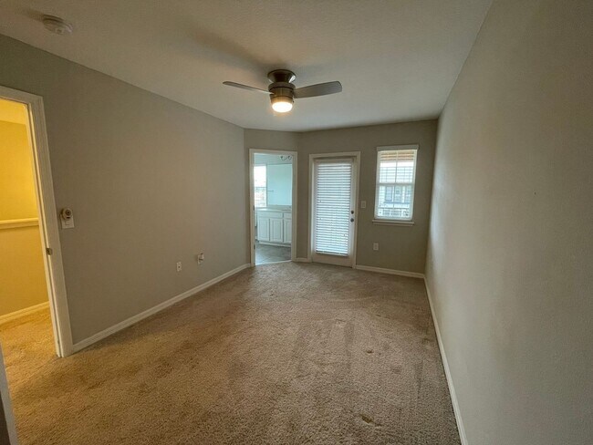 Building Photo - 2 Bedroom, 2.5 Bathroom Townhome in Grande Champions