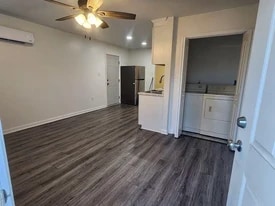 Building Photo - 503 Canal St