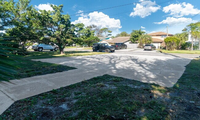 Building Photo - For Rent – Newly Renovated Modern Beach Du...