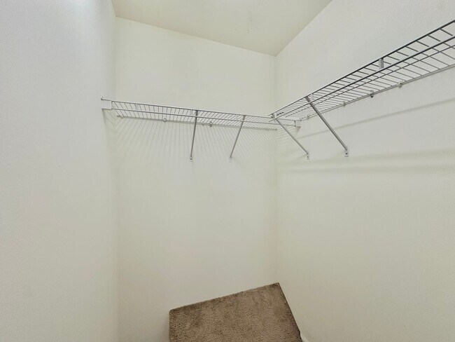 Building Photo - End-Unit 3BR Townhome Minutes to NCSU, Downtown & Crossroads