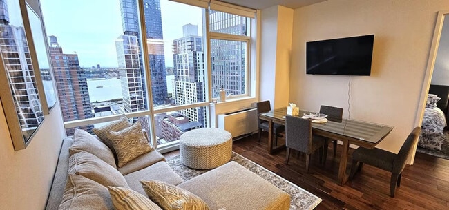 Building Photo - 508-507 W 28th St