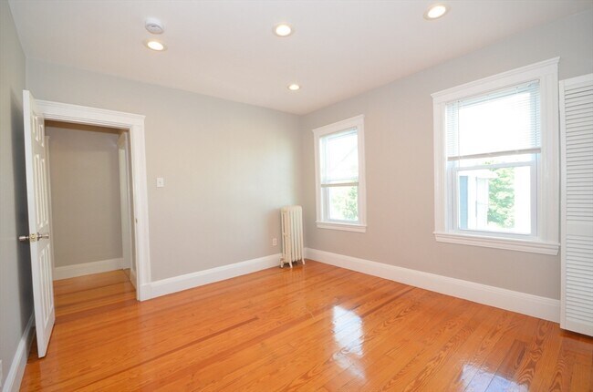 Building Photo - 61 Tainter St