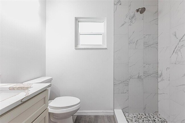 Building Photo - 326 W Grace St