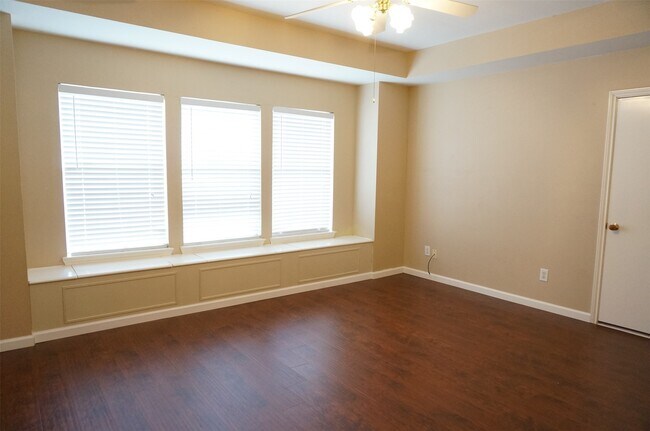 Building Photo - 2114 Madewood Dr