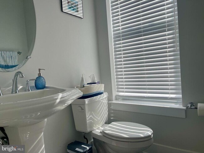 Building Photo - 23006 Sullivans Cove Sq