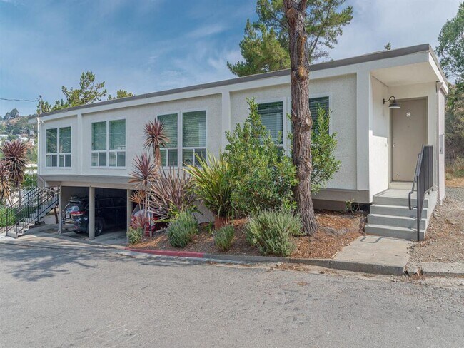 Building Photo - Trailhead Apartments at Tam Junction