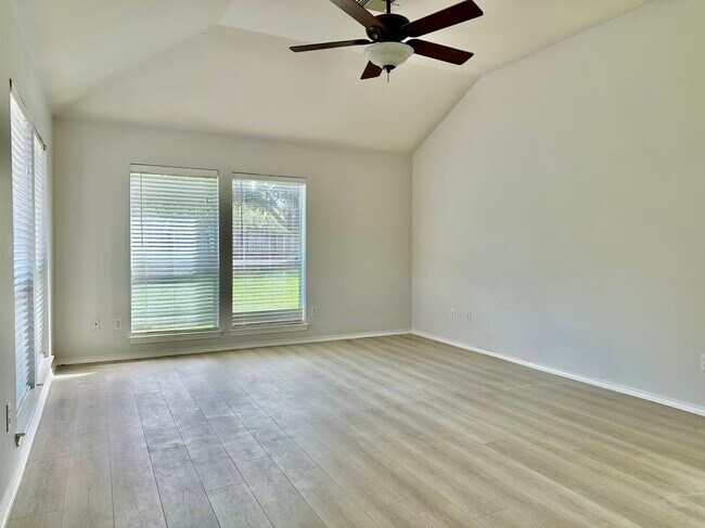 Building Photo - 3131 Valley Ct
