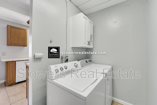 Building Photo - 2073 Overhill Rd