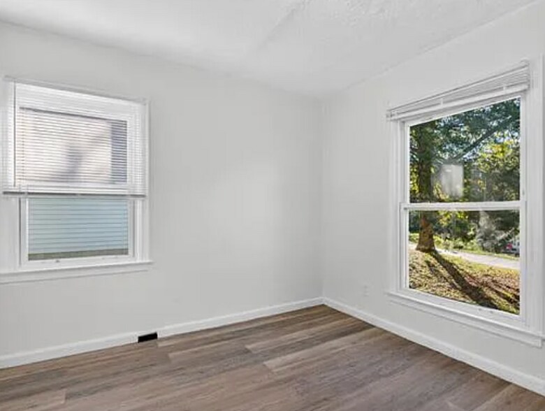 Building Photo - 6166 Emerald Ave