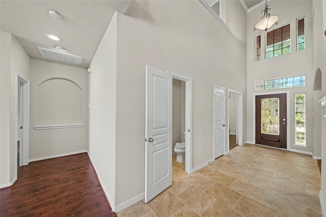 Building Photo - 17422 Memorial Blossom Dr