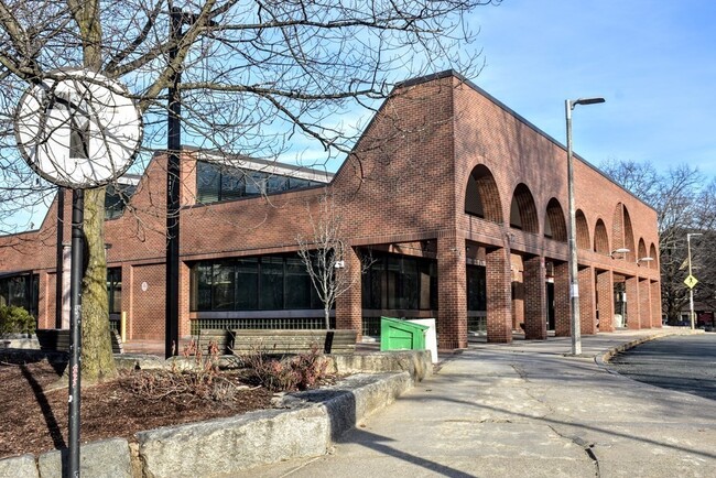 Building Photo - 21 Burr St