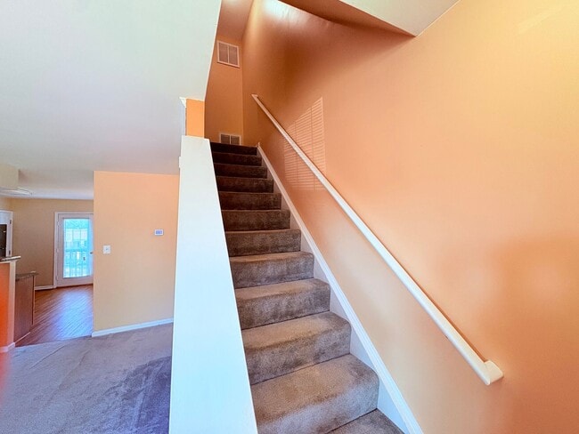 Building Photo - CENTRALLY LOCATED TOWNHOUSE - STAFFORD