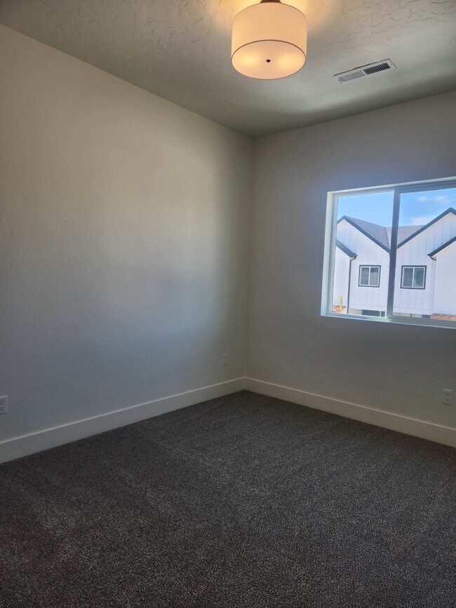 Building Photo - "Modern Comfort Awaits: Spacious and NEW 3-Bed Townhouse Available June 1st!
