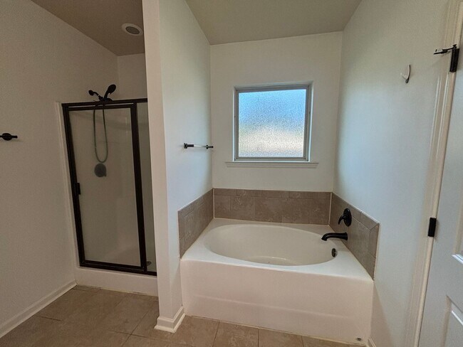 Building Photo - 510 Greenwich Dr